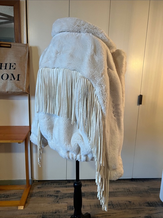 AKIRA Jackets & Blazers - Akira faux fur with leather tassel sleeves! Festival yesssss!